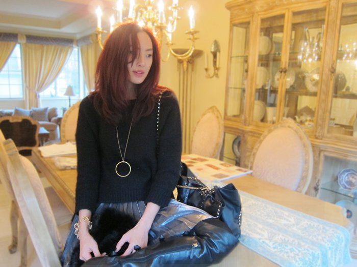 Valentino_Bow_overtheknee_boots_jennifer_zeuner_necklace_3