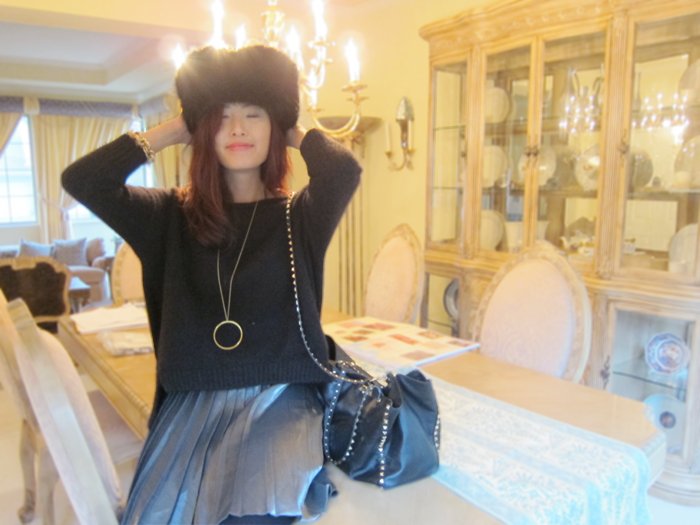 Valentino_Bow_overtheknee_boots_jennifer_zeuner_necklace_5