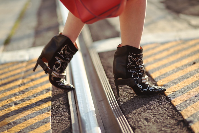 Yumi_Kim_Owl_Dress_Isabel_Marant_Milwaukee_boots_Celine_Orange_Trapeze_lionette_Chriselle_Lim_2