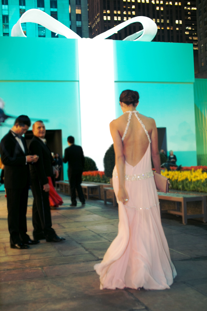 Chriselle_Lim_blue_Book_Ball_Tiffany&co_12