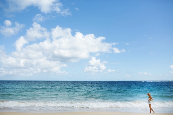 Chriselle_lim_chanel_rue_cambon_denim_tote_One_teaspoon_cutoff_shorts_Hawaii_4-700x466