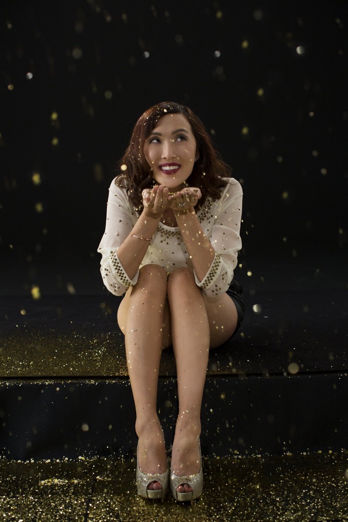 Sitting Glitter Pump 9W Dec 2013