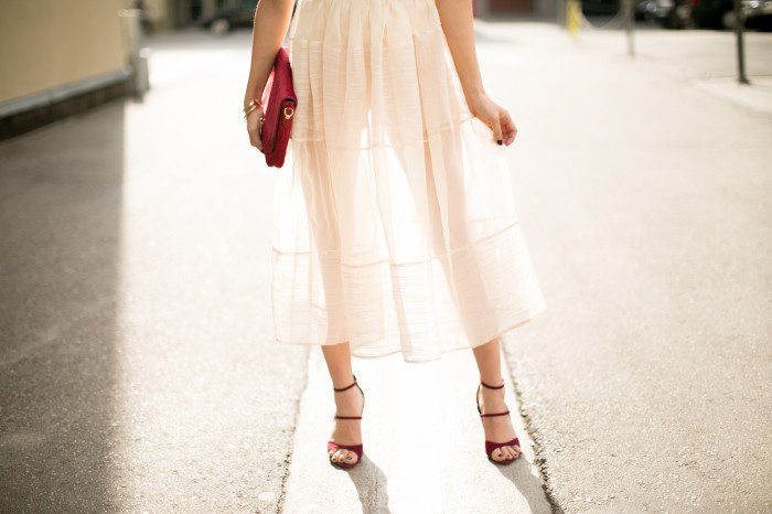 vivian_chan_chriselle_lim_proenza_schouler_strappy_sandals_elizabeth_james_ponyhair_clutch_5