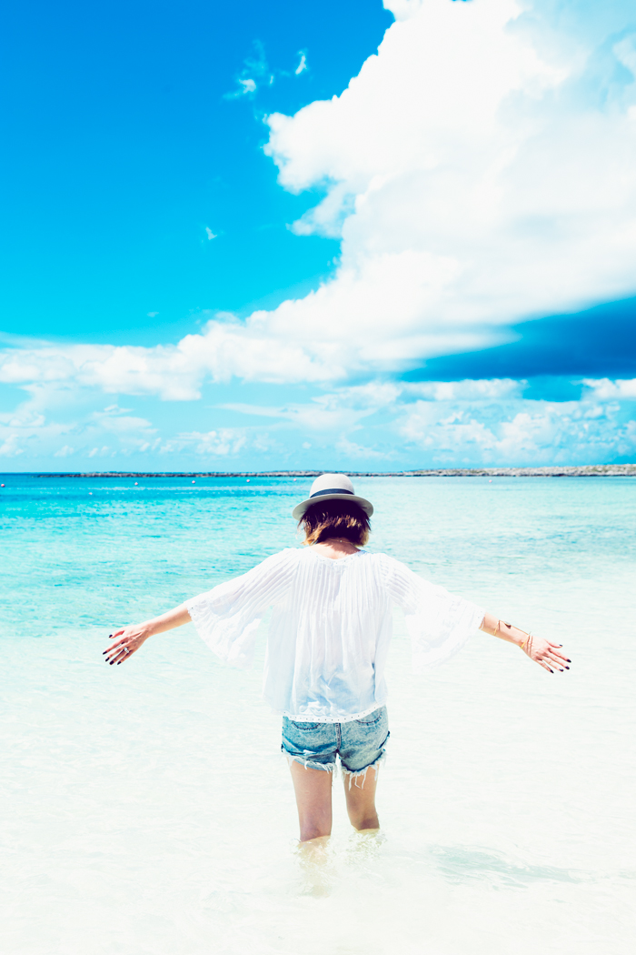 bahamas_chriselle_lim_tularosa_blouse_one_teaspoon_denim_shorts (6 of 14)