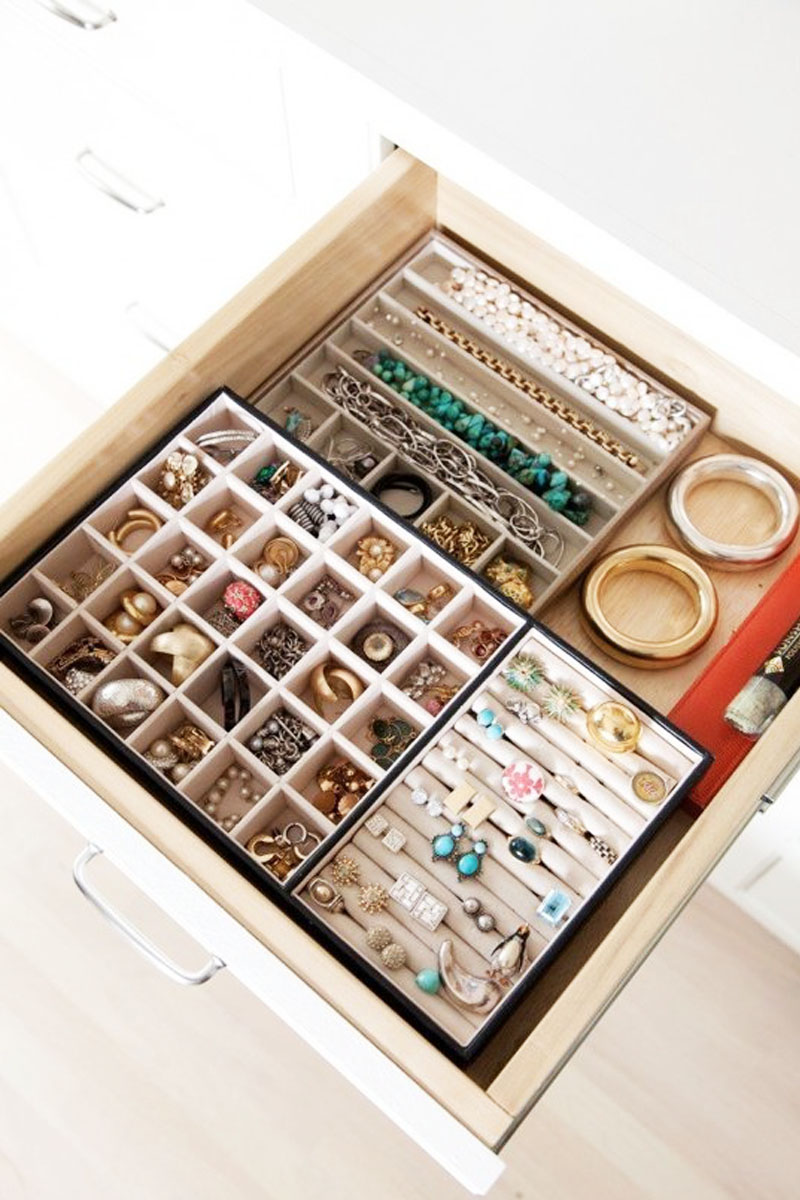 creative ways to display and organise jewellery