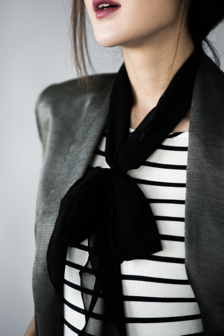 5 Ways to Tie a Neck Scarf - The Chriselle Factor